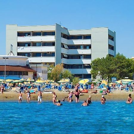 Condominio Columbus Bibione Exterior photo